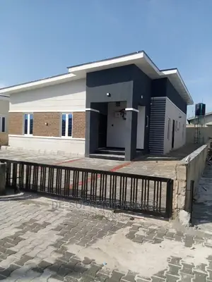 3bdrm Bungalow in Vantage Estate, Lakowe for rent
