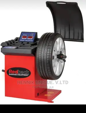 Redback 800 24′′ Manual Data Input Motorised Wheel Balancer