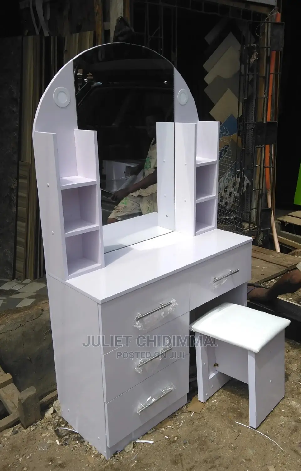A Quality Dressing Mirror