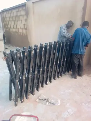 Mini Collastible Gates And Roller Shorter