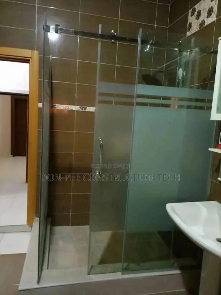 Frameless Glass Shower Cubicle
