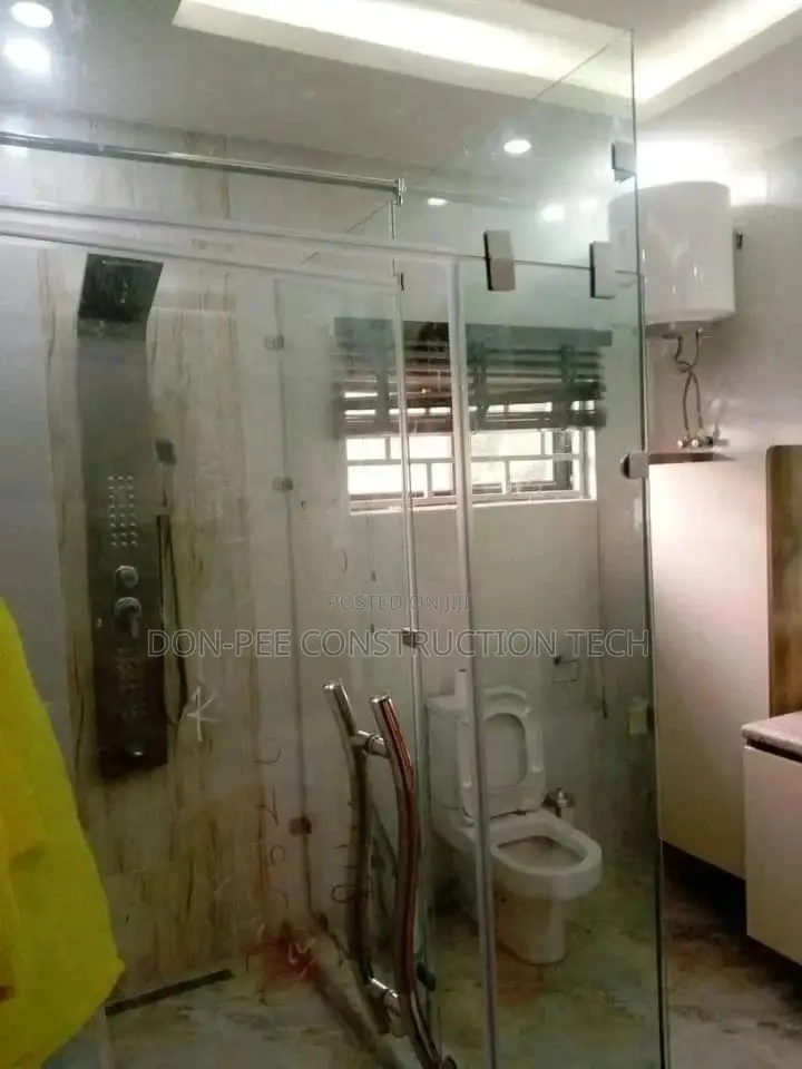 Frameless Glass Shower Cubicle