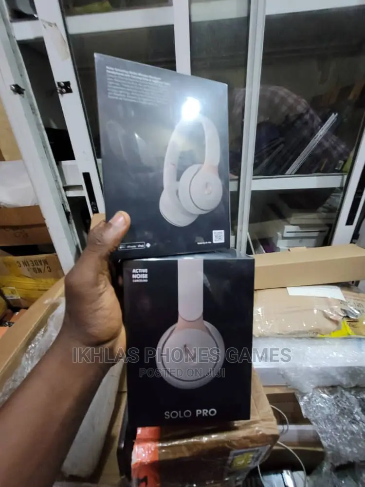 Apple Beats Solo Pro