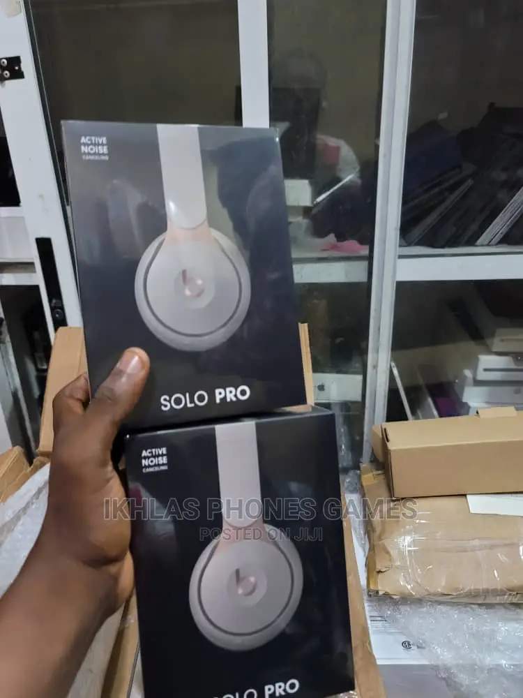 Apple Beats Solo Pro