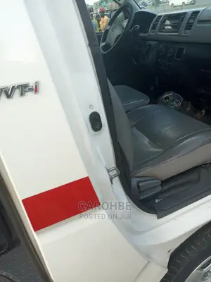Toyota HiAce 2010 White