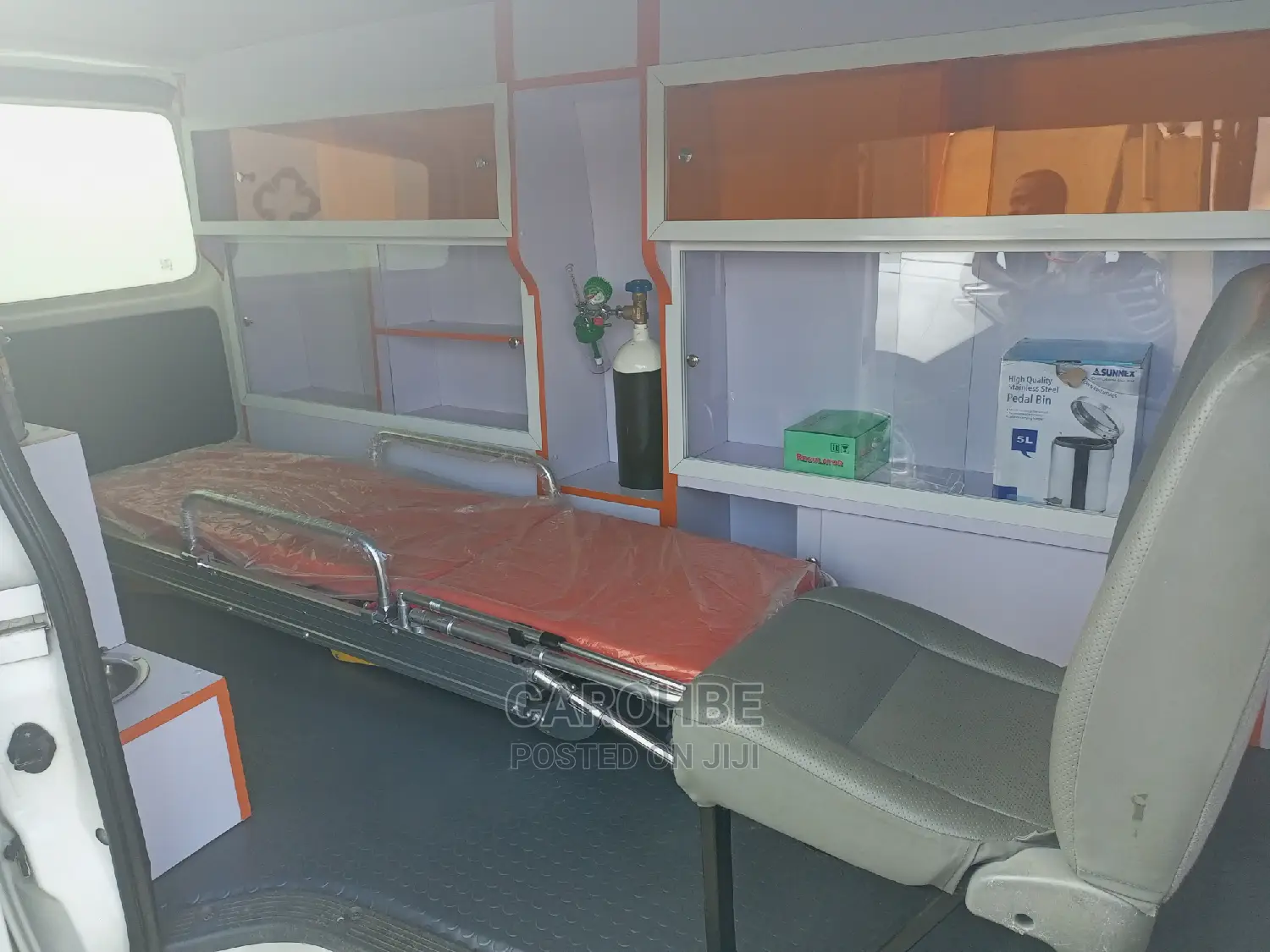 Toyota HiAce 2010 White