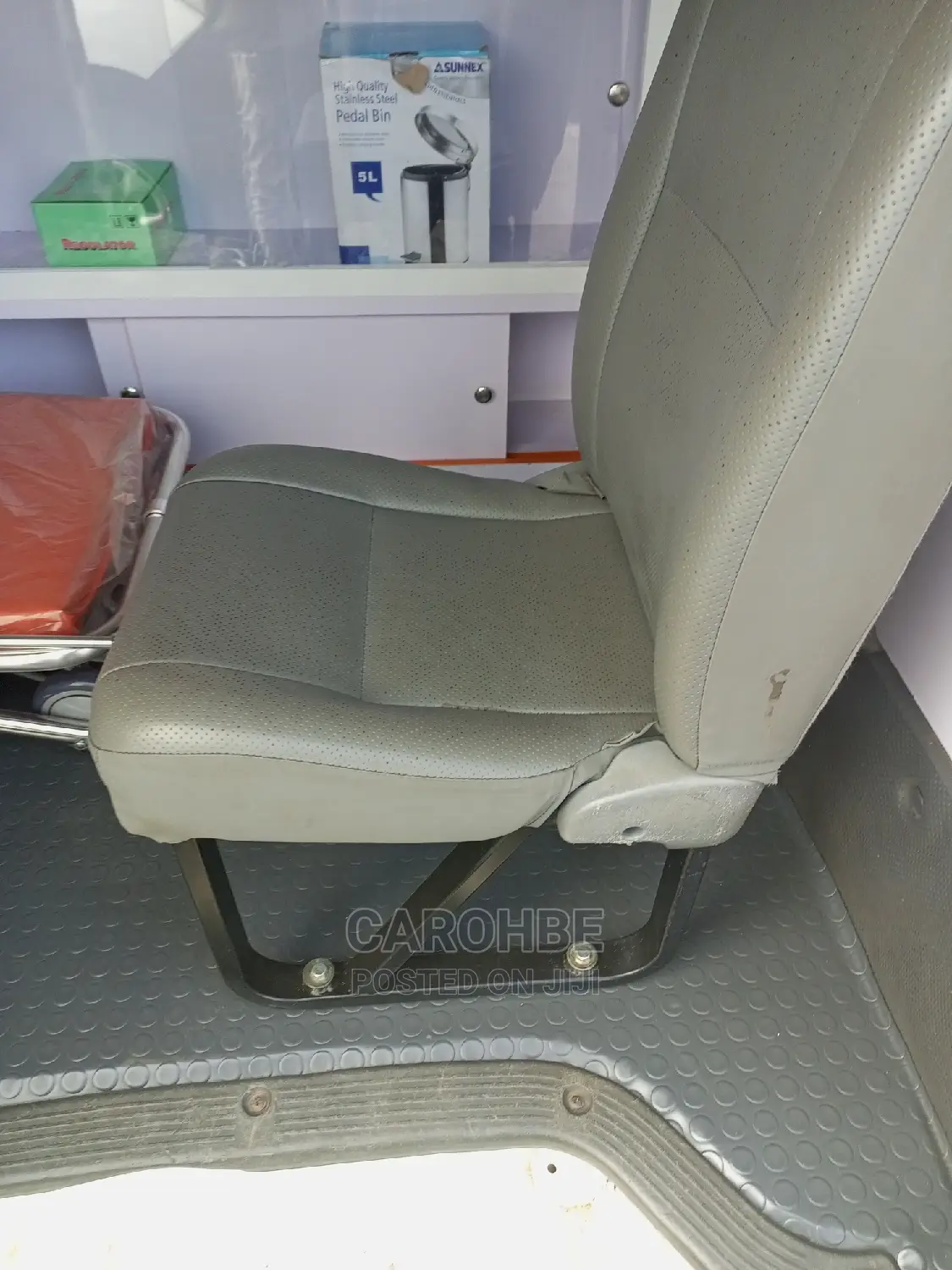 Toyota HiAce 2010 White