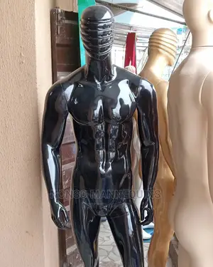 Black Fibre Make Mannequin With Line Line Face
