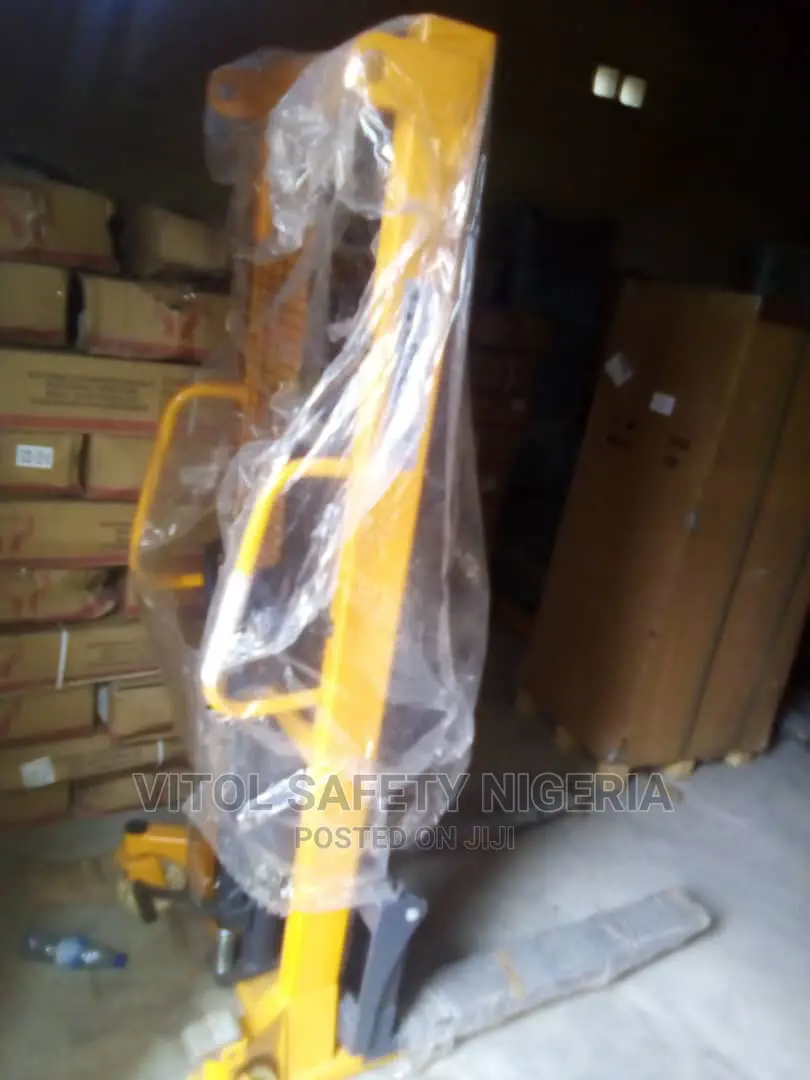 Manual Hand Push Stacker 2000kg