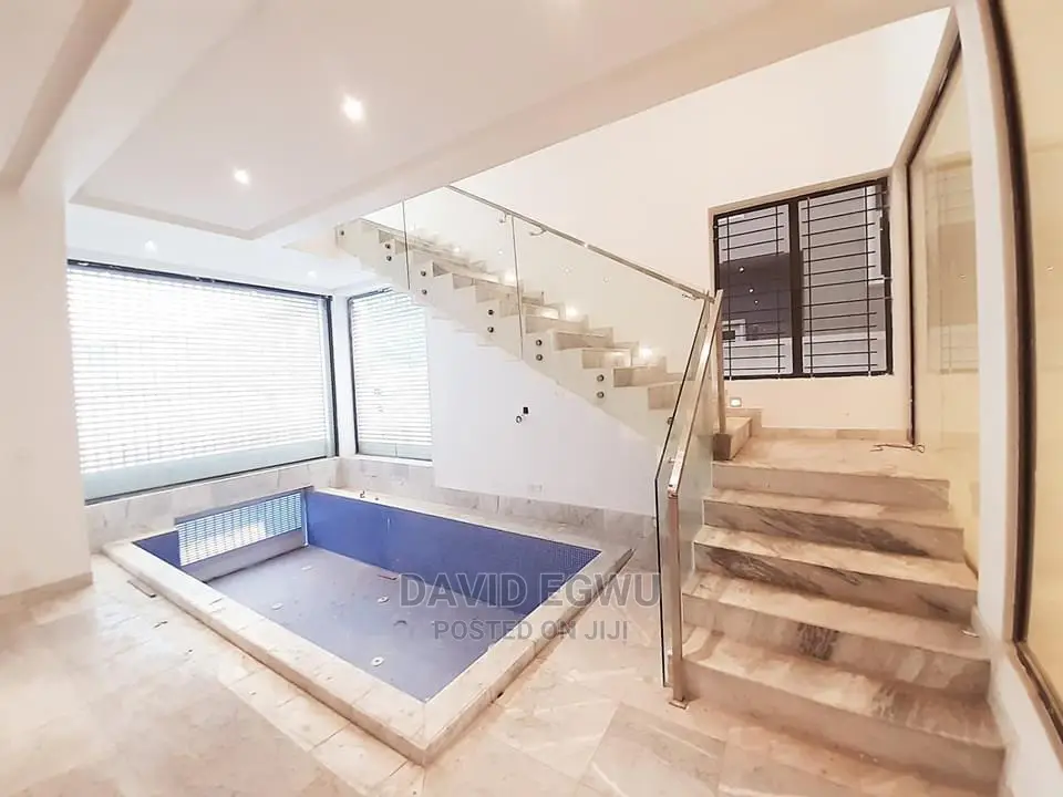 Feameless Glass Staircase Rail