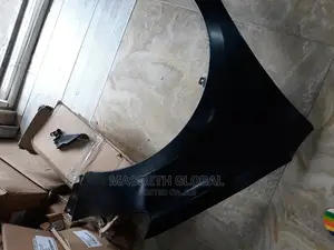 Fender Hyundai Elantra 2012.