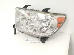 2007-2013 Toyota Tundra Headlight (Left and Right Side)