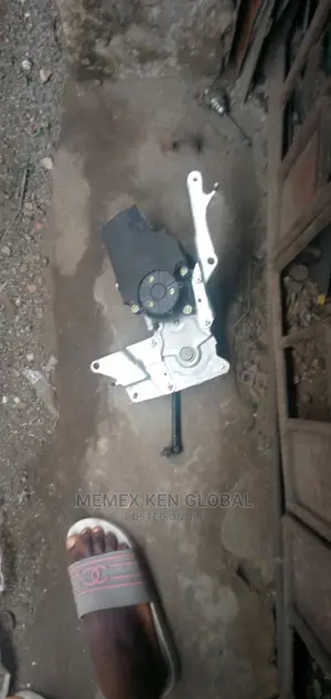 Boot Lifter Toyota Highlander 2012
