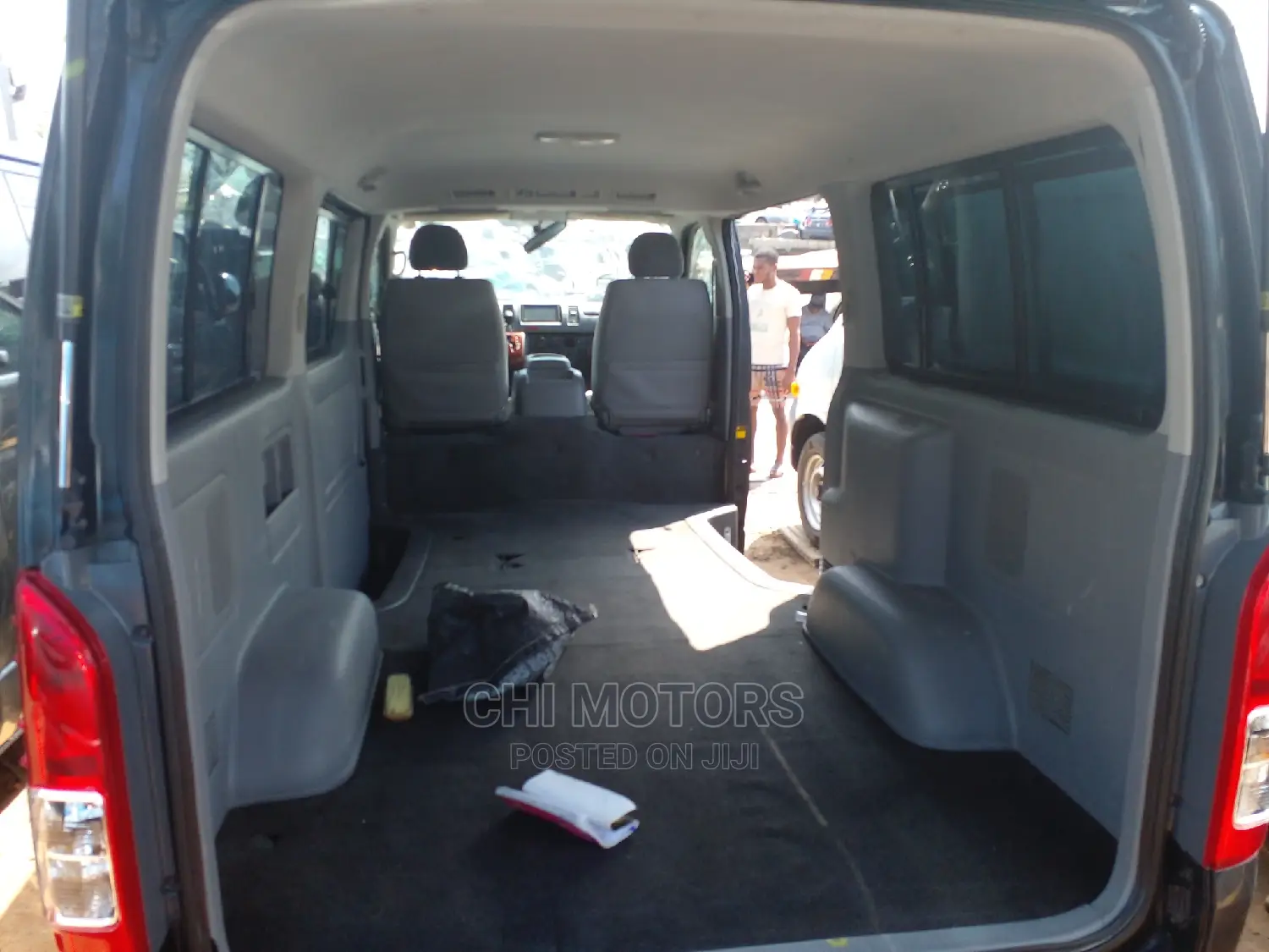 Toyota HiAce 2014 Black