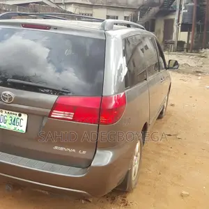 Toyota Siena 2013 for Hire