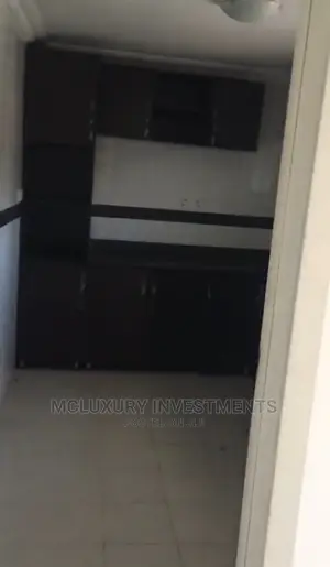 2bdrm Block of Flats in At Norman Williams, for rent