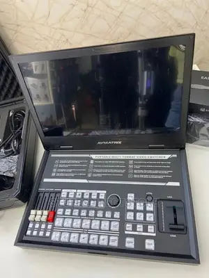 AVMATRIX PVS0615U 6-Ch SDI-HD Video Mixer + Live 15.6"