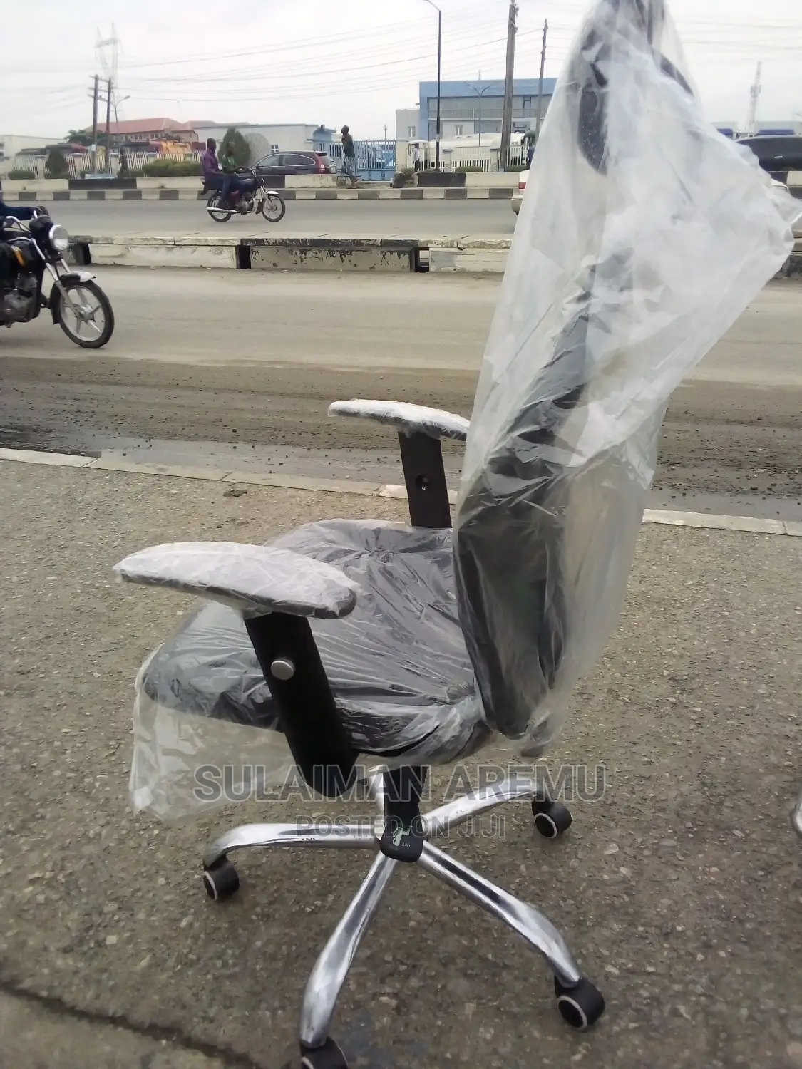 Quality Executive Swivel Mesh Adjustable Office Arm Chair.