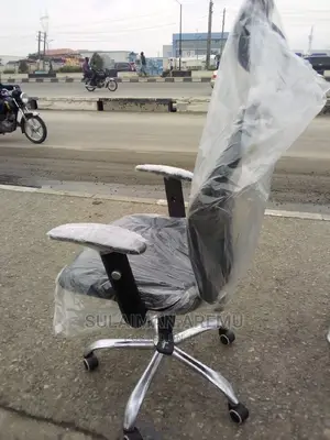 Quality Executive Swivel Mesh Adjustable Office Arm Chair.