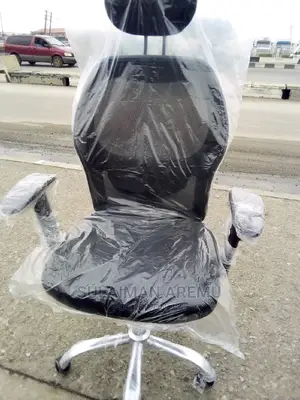 Quality Executive Swivel Mesh Adjustable Office Arm Chair.