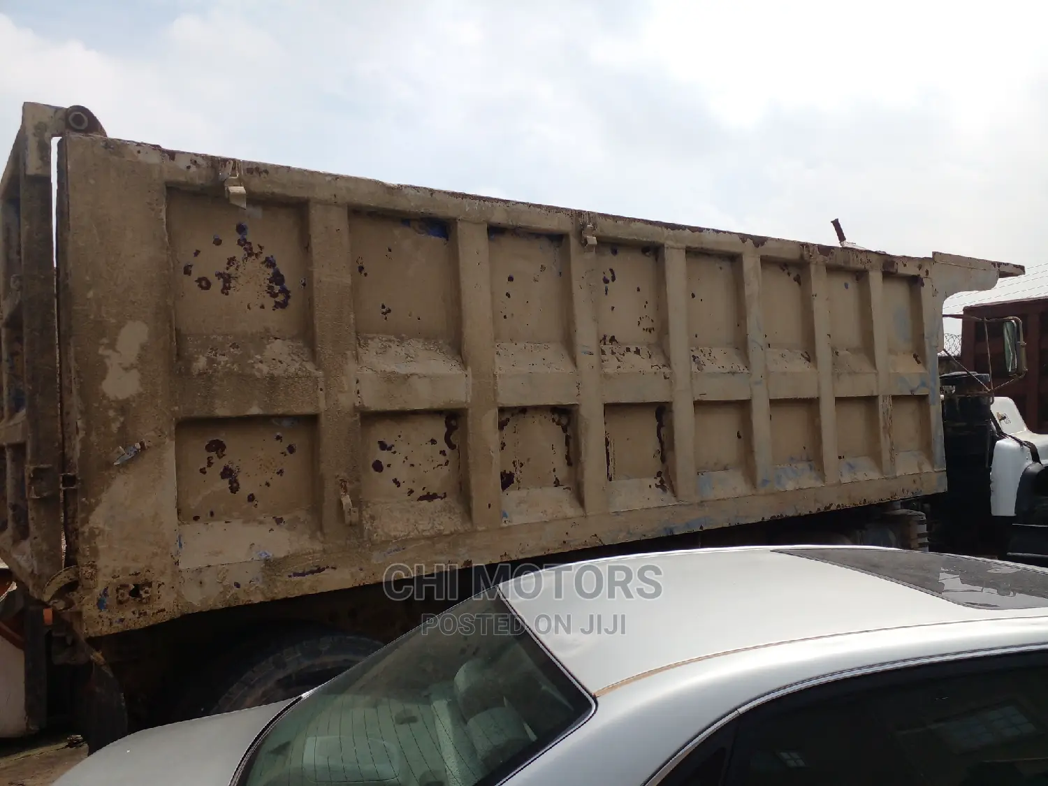 Mack Tipper 10tyres