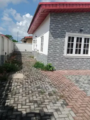 4bdrm Bungalow in Mayfair Gardens, Awoyaya for rent