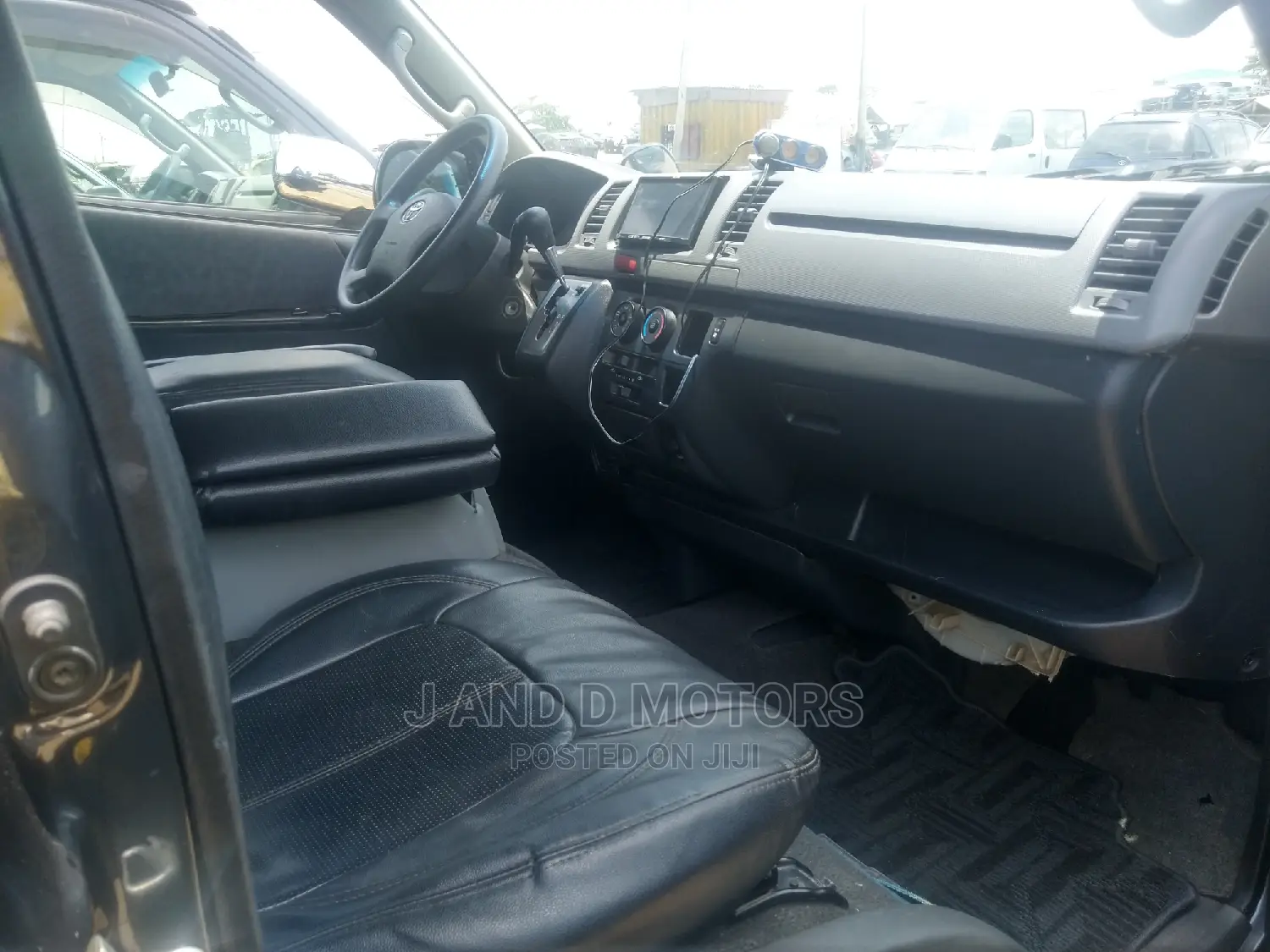 Toyota HiAce 2010 Black