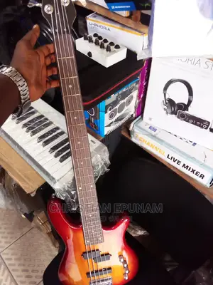 5 Strings Bass Guitar
