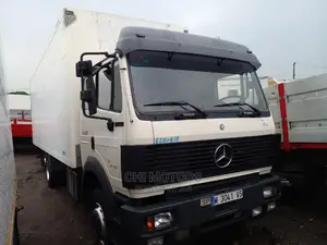 2435mercedes Container Body
