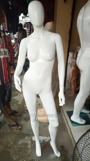 Size 8 Female Glossy White Pose Mannequins