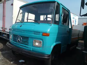 608 Mercedes Truck Pickup
