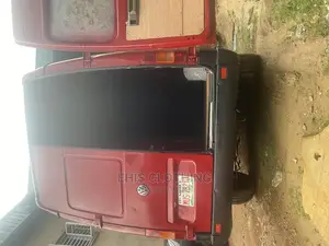 Neat Bus Available for Fast Delivery