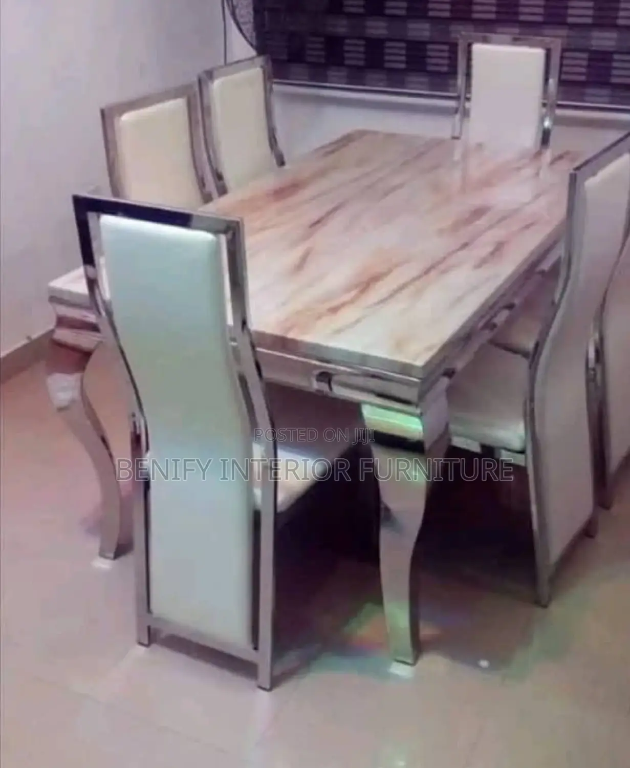 Modern Mable Dining Table With 6 Chairs