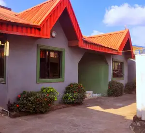 10bdrm Bungalow in Off College Road for sale