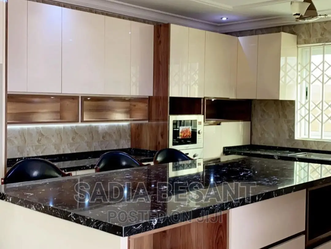 Gloss and Matt Kitchen Cabinet