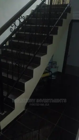 4bdrm Duplex in Mini Estate In Gra for rent