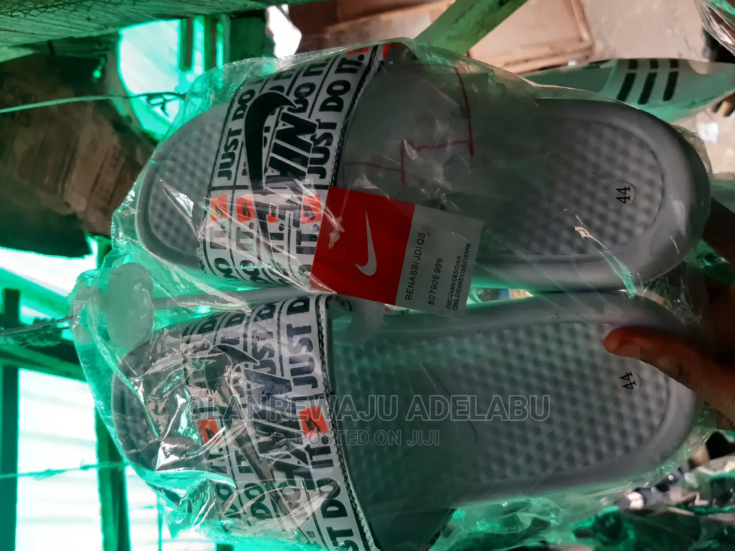 Nike Benassi Slides