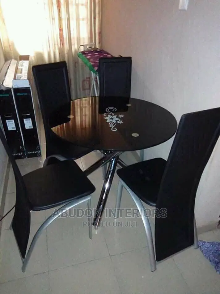 Black Mini Round Table