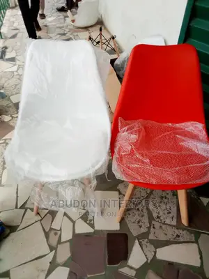 Luxury Wooden Leg Chair