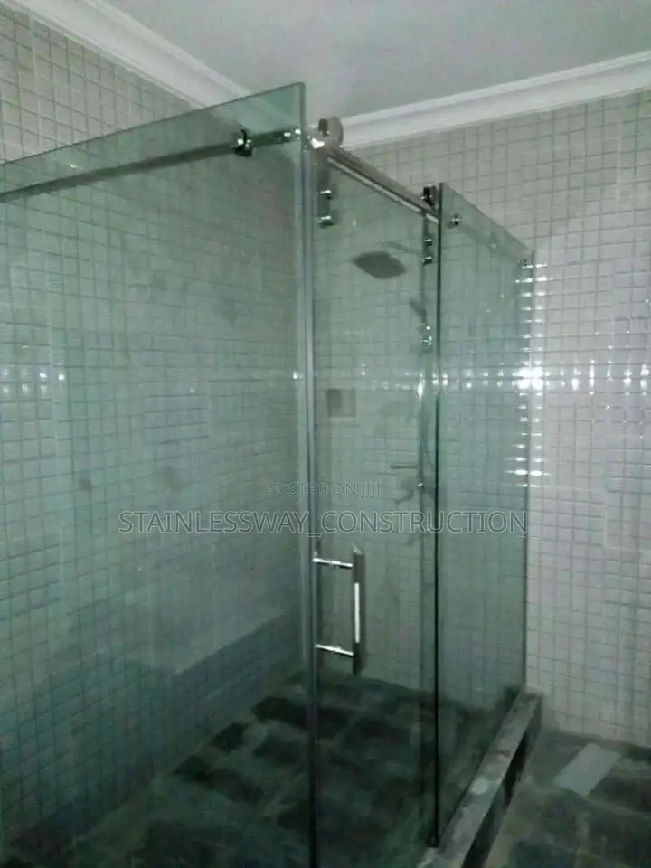 Shower Cubicle (Foreign Roller)