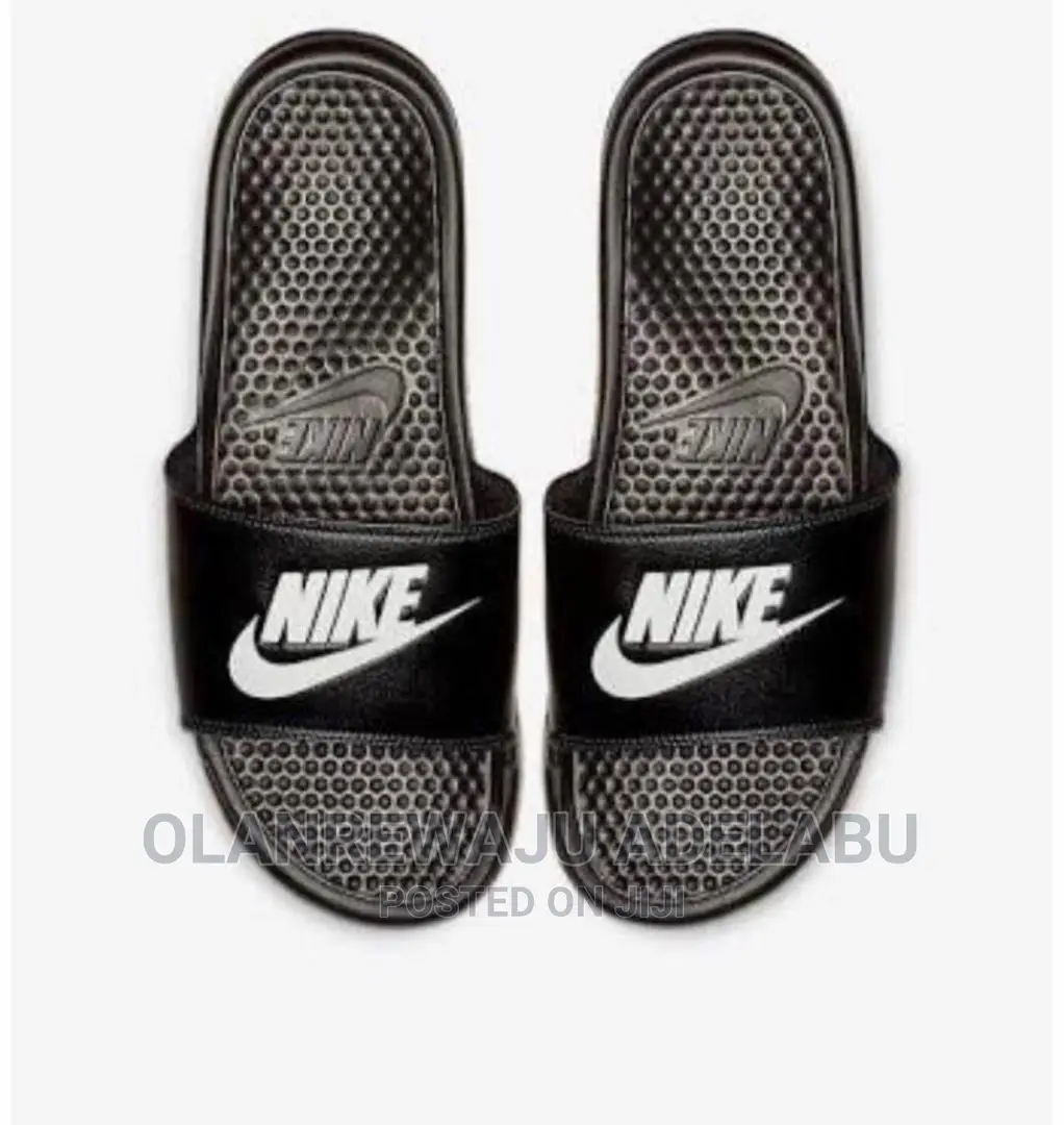 Nike Benassi Slides