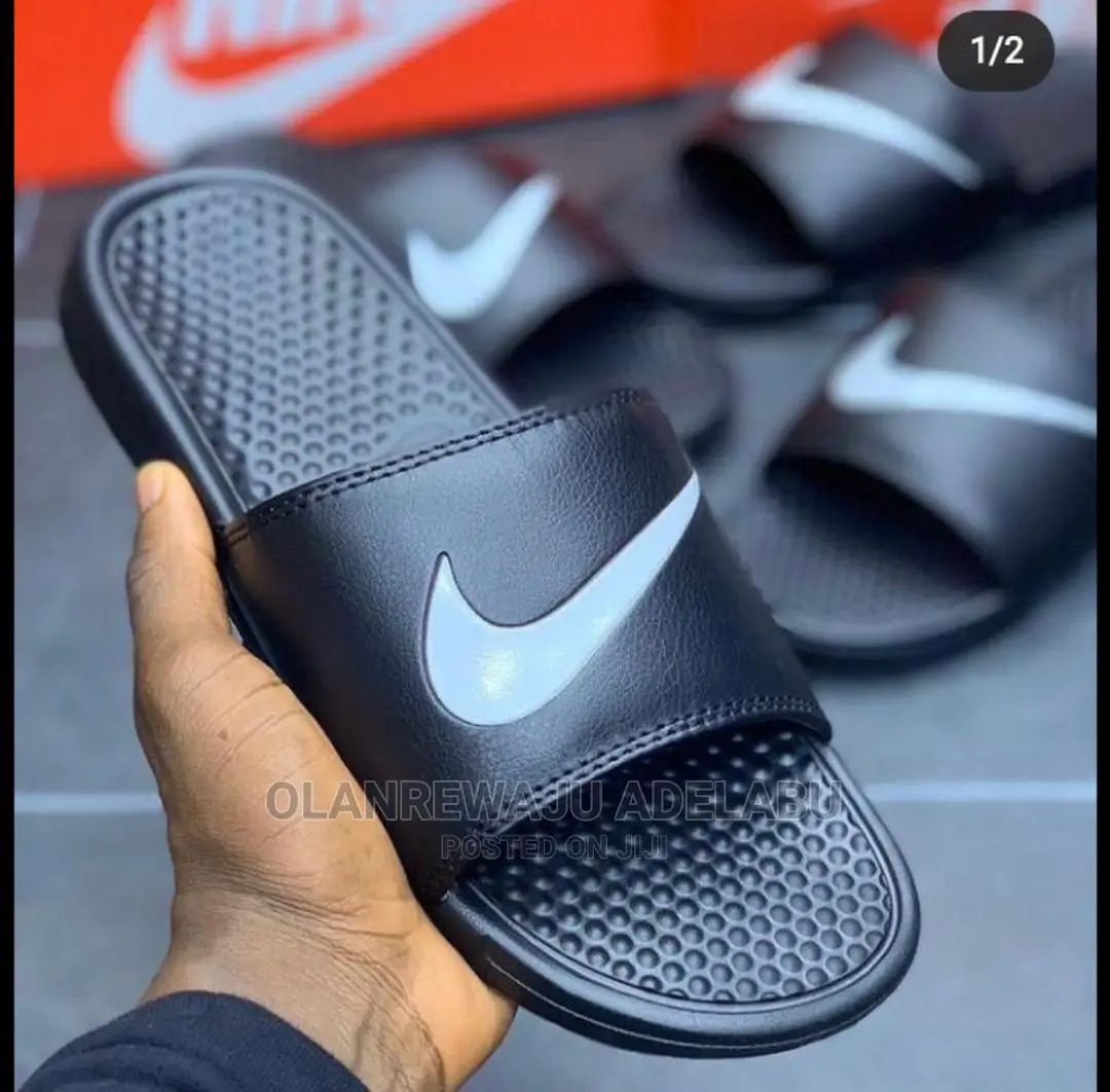 Nike Benassi Slides