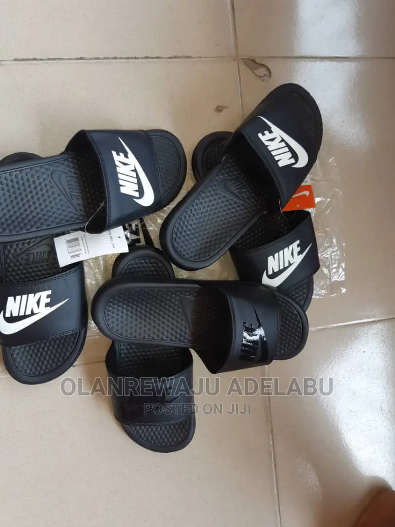 Nike Benassi Slides