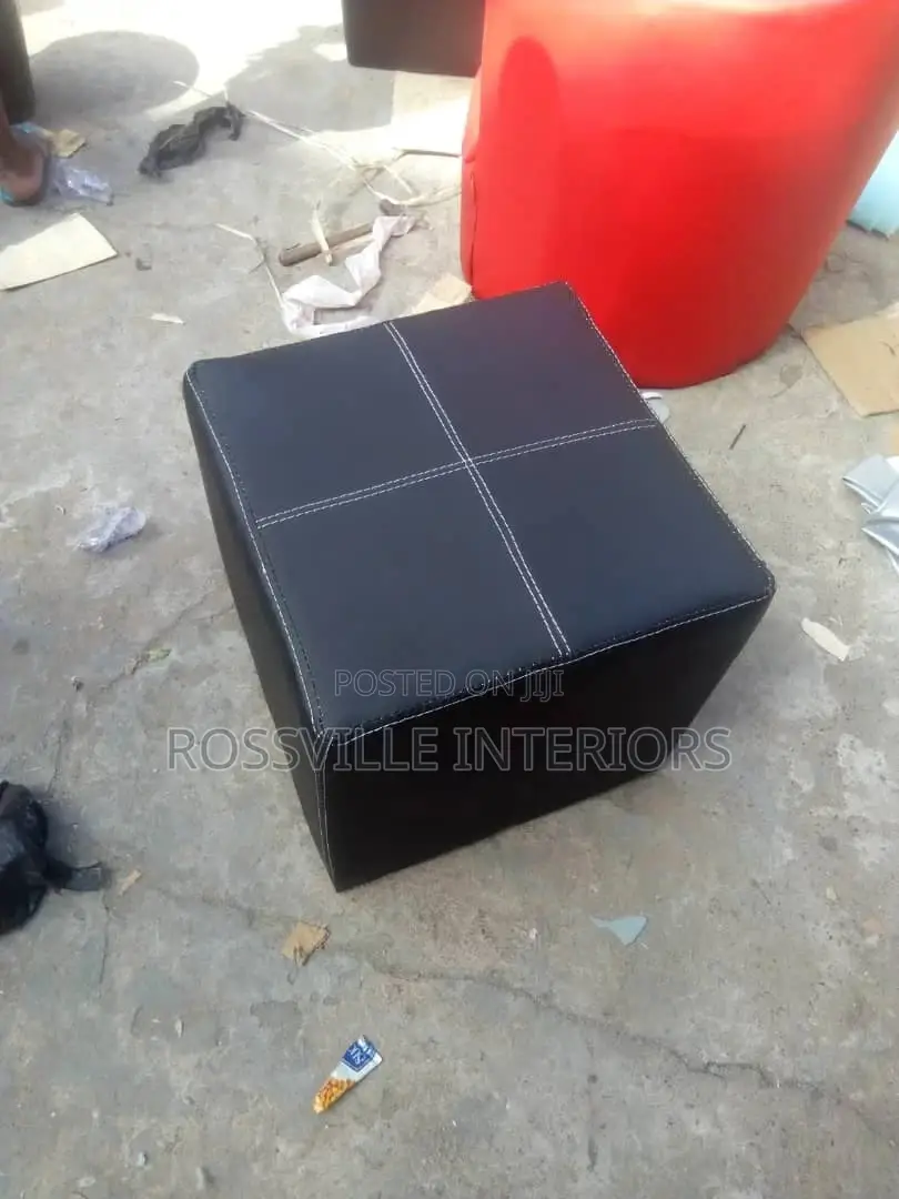 Ottomans/Poufs/Puffs