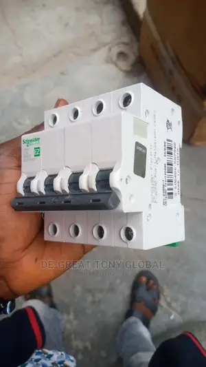 Schneider Breaker 4pole