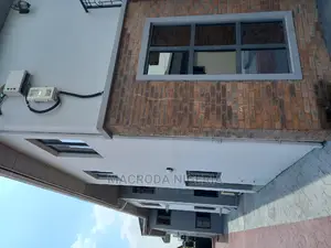 3bdrm Block of Flats in Behind Lagoon, Ikeja for rent