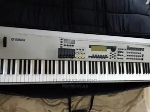 Yamaha Motif Mo8 Keyboard