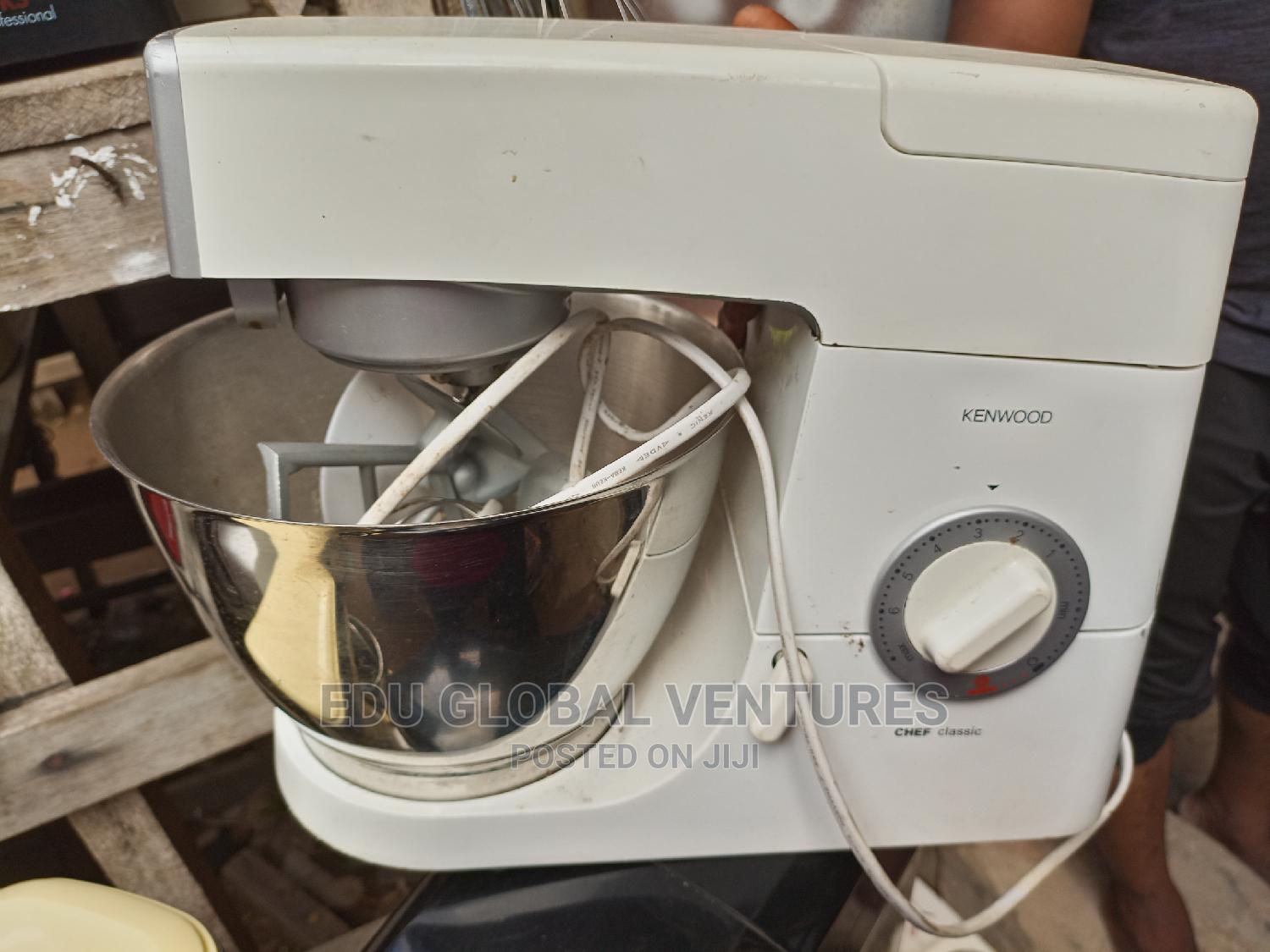Kenwood Chef Classic Stand Mixer 5litres Stainless, 1000w.