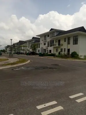 4bdrm Block of Flats in Golf Estate, Lakowe for rent