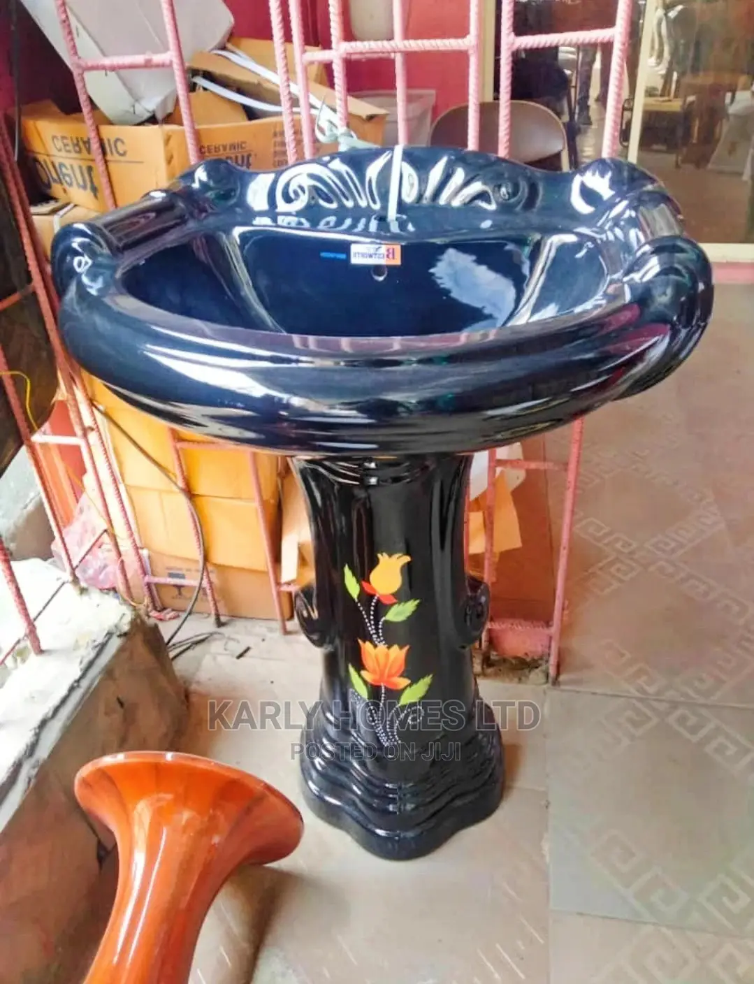 Executive Imported Black Basin With Pedestal